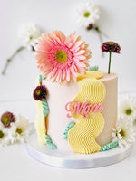 Load image into Gallery viewer, Mother’s Day cake 🌸🌼
