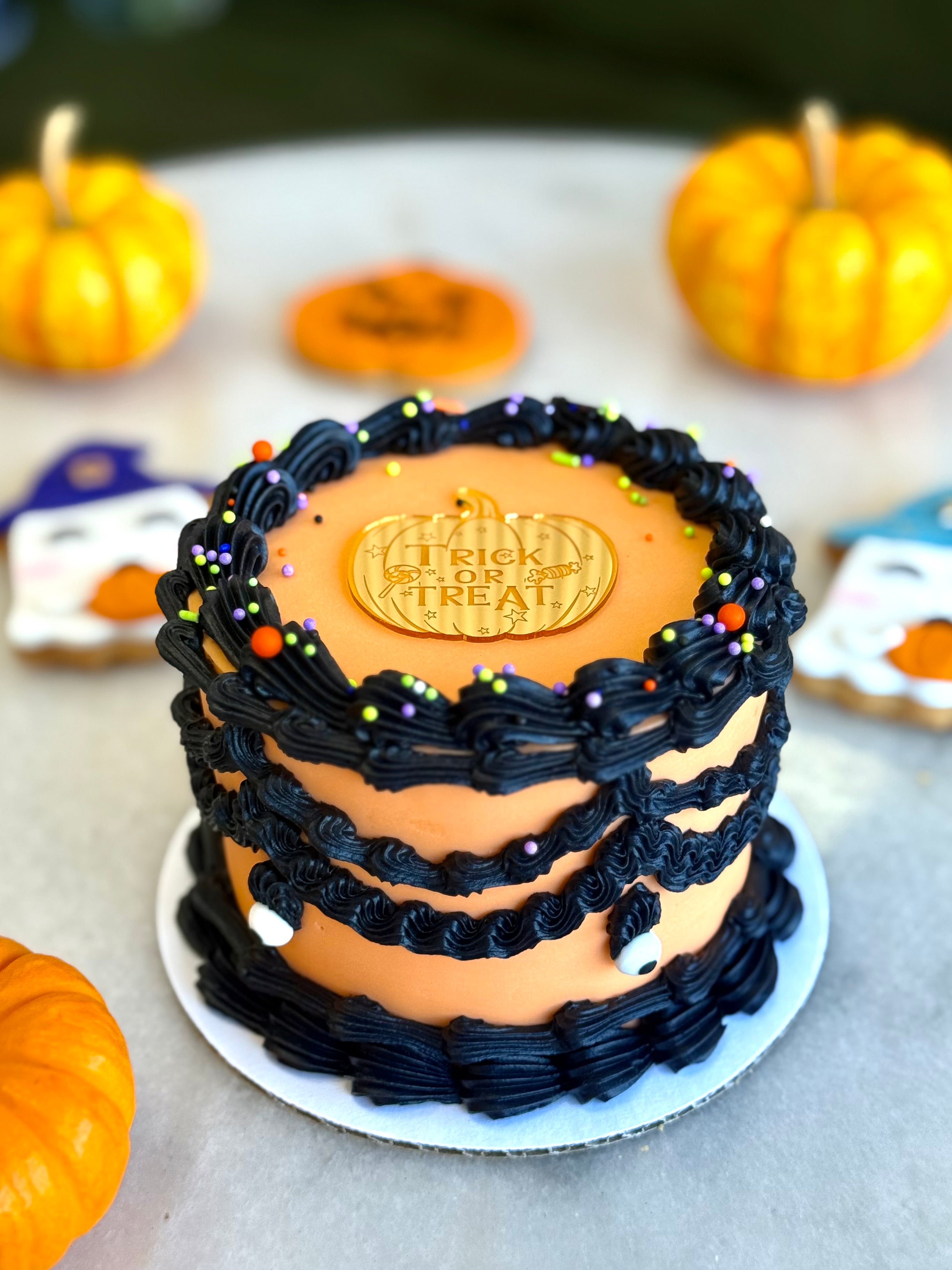 Halloween 🎃 orange & black mini cake