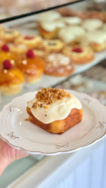 Load image into Gallery viewer, Cinnamon rolls box
